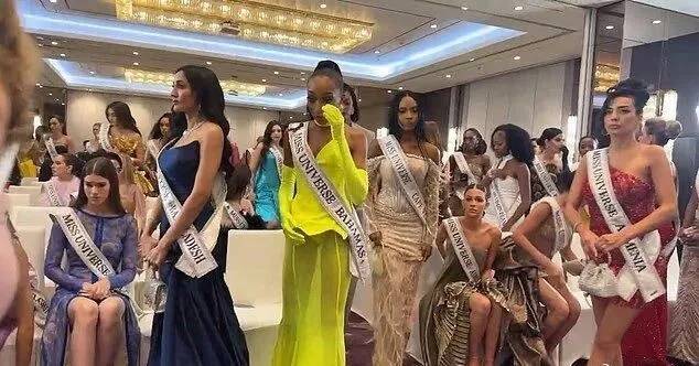 不满总监辱骂墨西哥选手<strong></p>
<p>比特儿新版</strong>，2025环球小姐集体退赛，总监哭诉：我也是会受伤的普通人