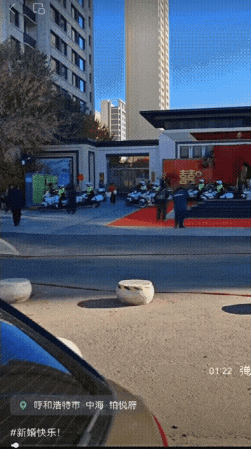 8人穿“警服”为婚礼开路？警方通报