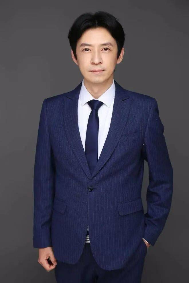 54岁知名影评人突然去世<strong></p>
<p>现货</strong>，留诗：白首尤当是少年