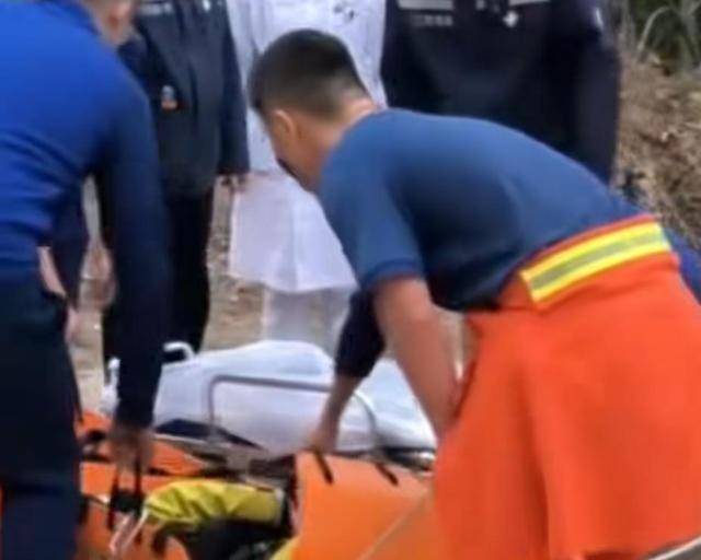 “我来个跳的”！女驴友不慎摔下巨石<strong></p>
<p>TBG虚拟币</strong>，目击者：粉碎性骨折