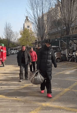 担心烧煤取暖不安全<strong></p>
<p>TBG虚拟币</strong>，山东济宁17岁男孩偷偷接爷爷奶奶进城，父亲点赞：比我做得强