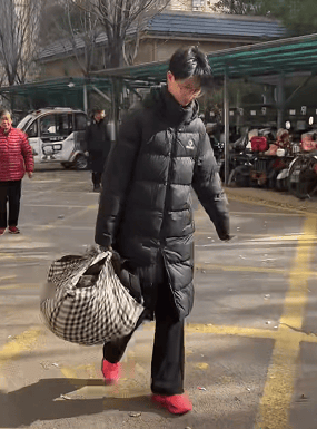 担心烧煤取暖不安全<strong></p>
<p>TBG虚拟币</strong>，山东济宁17岁男孩偷偷接爷爷奶奶进城，父亲点赞：比我做得强