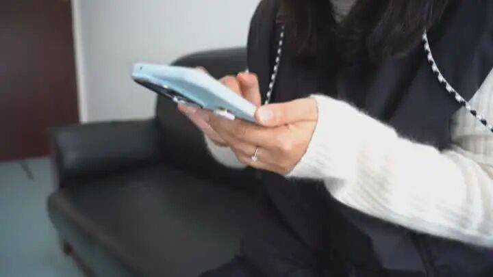 扬州一女子刷短视频惹祸：偷偷去银行取了6万现金<strong></p>
<p>CJL虚拟币</strong>，结果……