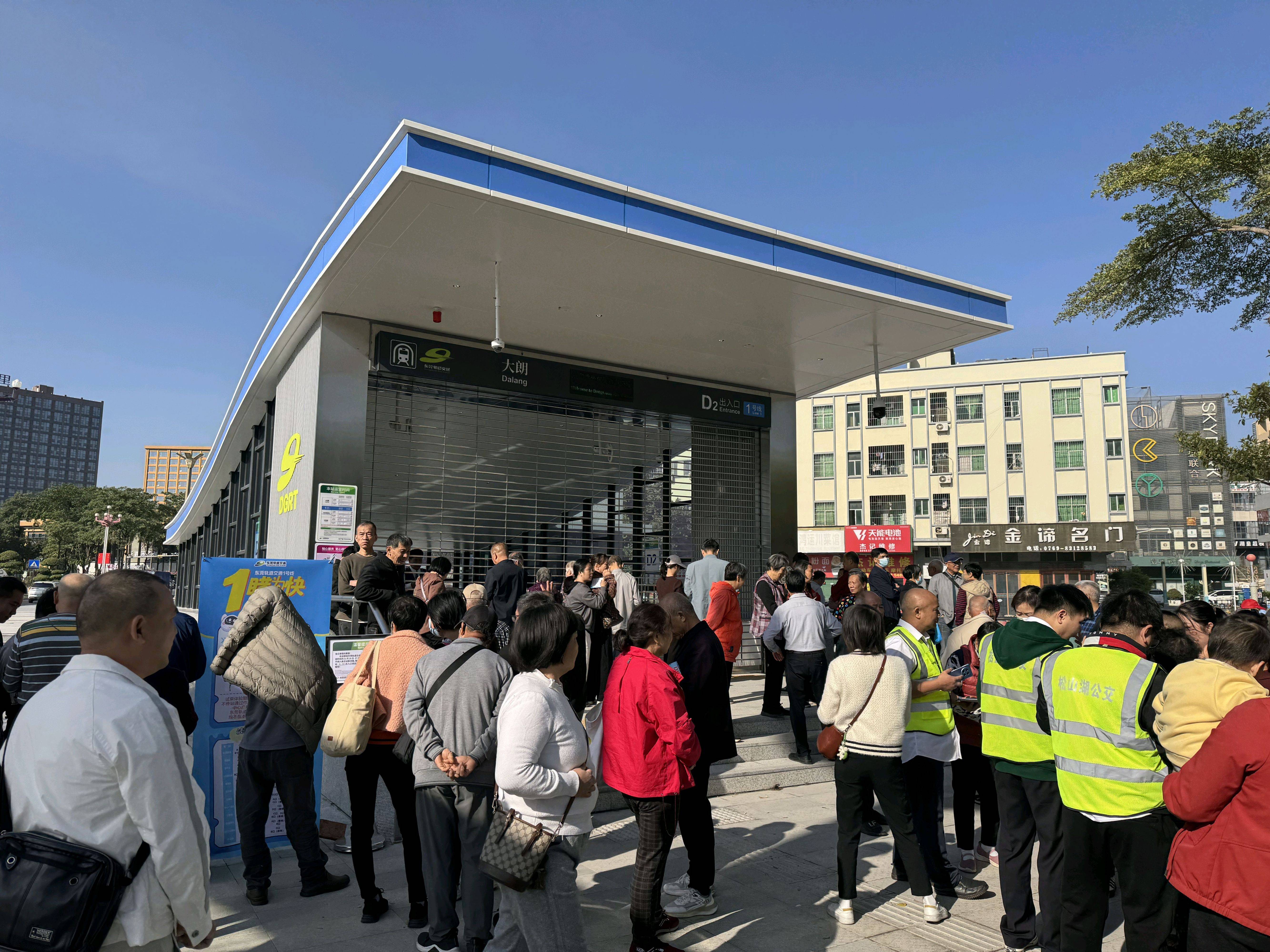 东莞地铁1号线试乘首日<strong></p>
<p>虚拟网领币</strong>，大朗4站“沸腾”了