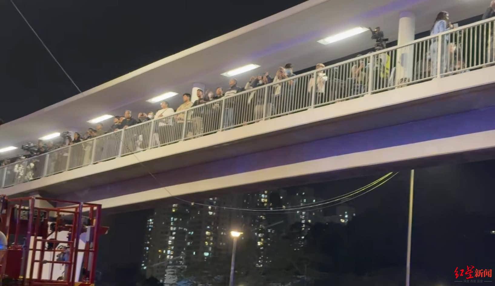 红星新闻实探香港宏福苑大火现场：警员称第一次遇到这么大火<strong></p>
<p>虚拟网领币</strong>，餐厅老板自发为救援人员送餐