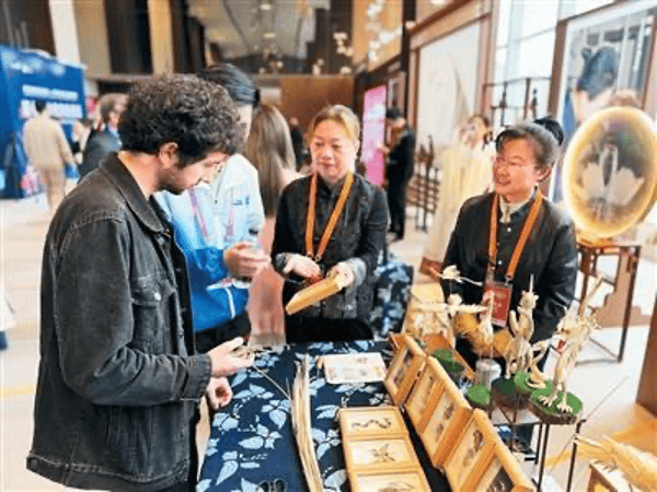 马克龙一路追着它俩<strong></p>
<p>所谓买虚拟币</strong>，抢先一步要访华！