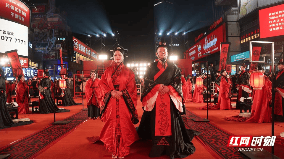 汶川地震被救起的女孩<strong></p>
<p>qkf虚拟币</strong>，17年后和救她的军人结婚了