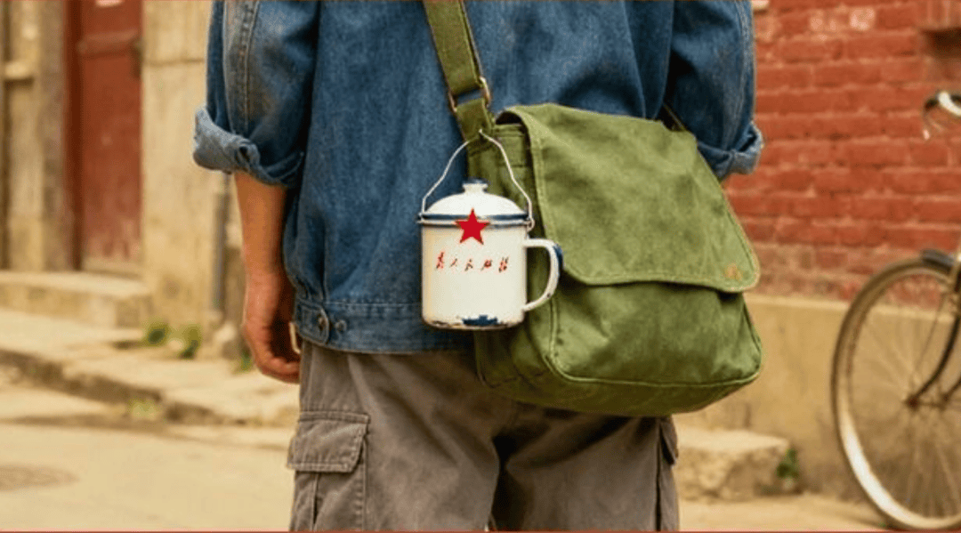 “50块帆布包配3000块包挂”<strong></p>
<p>qkf虚拟币</strong>，时髦年轻人背半个身家出门