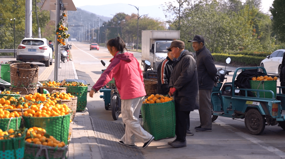“卖不掉的我拿下，烂了算我的！” 这家喜糖铺老板获天天正能量奖励