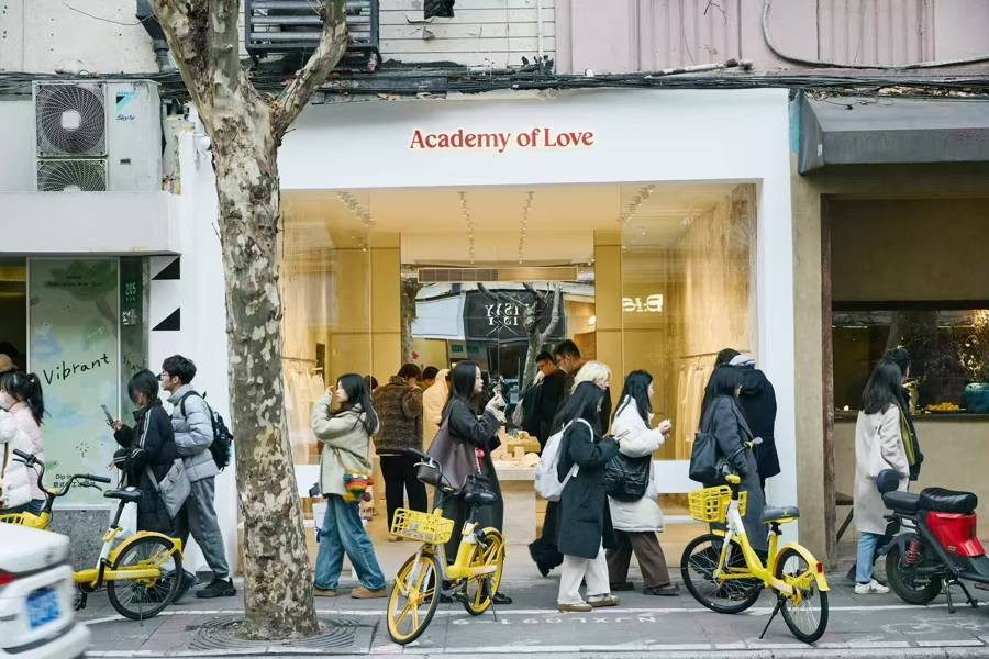 法国人在上海开店<strong></p>
<p>代虚拟币</strong>，只卖白色衣服竟然火了丨上海滩上洋掌柜