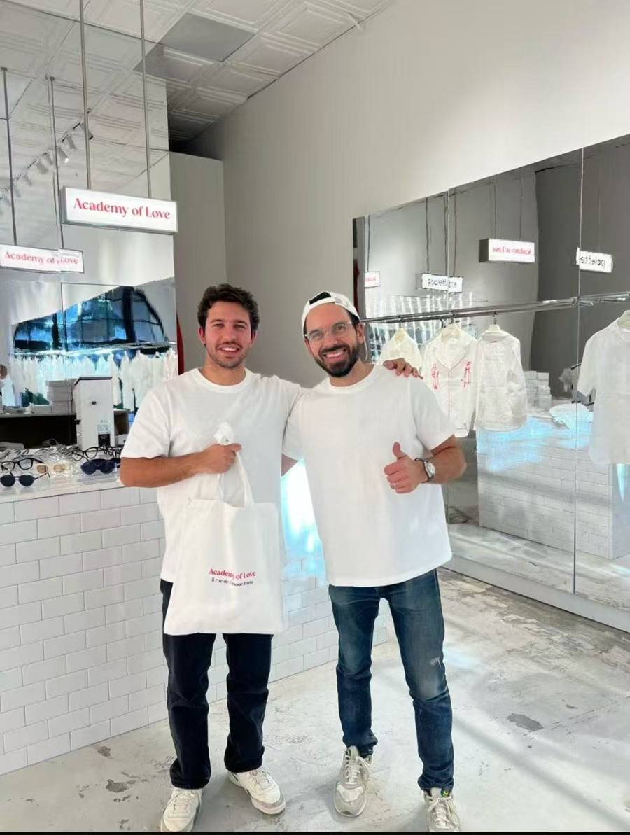 法国人在上海开店<strong></p>
<p>代虚拟币</strong>，只卖白色衣服竟然火了丨上海滩上洋掌柜