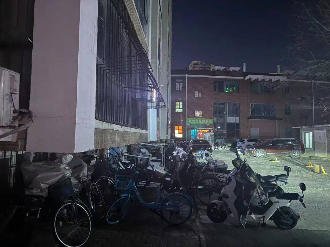 天通苑一天两起电动车火情<strong></p>
<p>代虚拟币</strong>，突然着火忒吓人丨有事儿@新京报