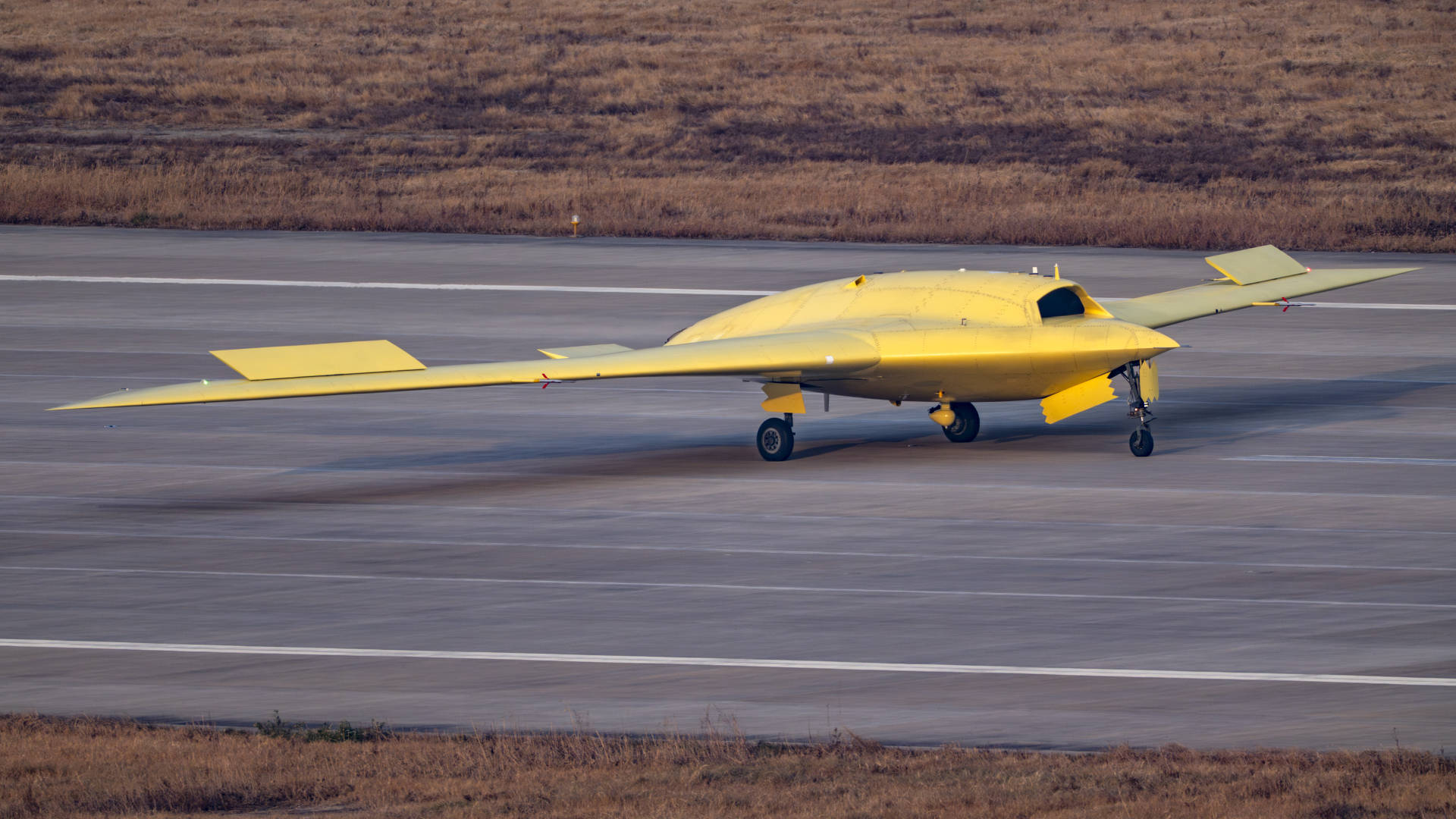 多张高清大图<strong></p>
<p>牛玩的虚拟币</strong>！新型高空高速长航时无人机彩虹-7近日成功首飞