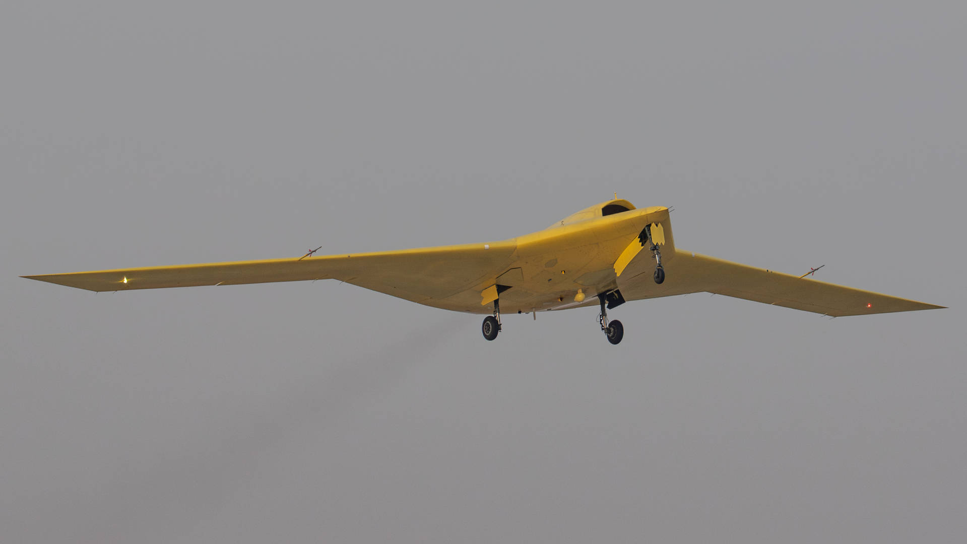 多张高清大图<strong></p>
<p>牛玩的虚拟币</strong>！新型高空高速长航时无人机彩虹-7近日成功首飞