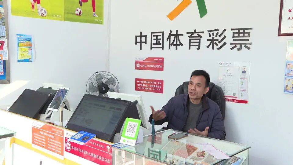 男子3元彩票中1750万！店主：朋友跟着他换了一个号码<strong></p>
<p>八宝树虚拟币</strong>，也中35万