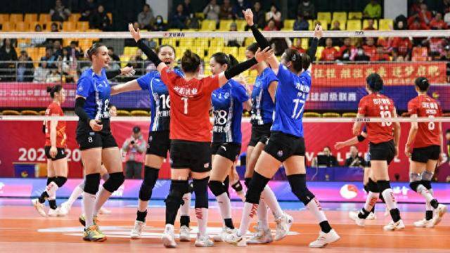 排超新格局上海女排一家独大？赢下卫冕冠军江苏女排后，蔡斌却这样说……