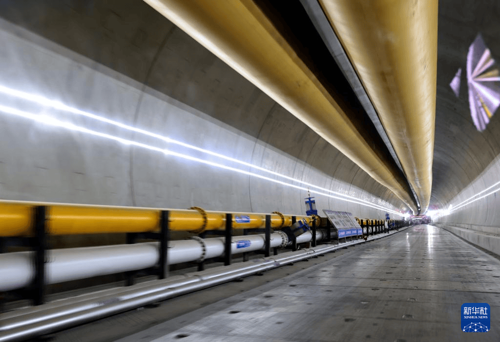 世界最大直径高铁盾构机“领航号”掘进突破万米