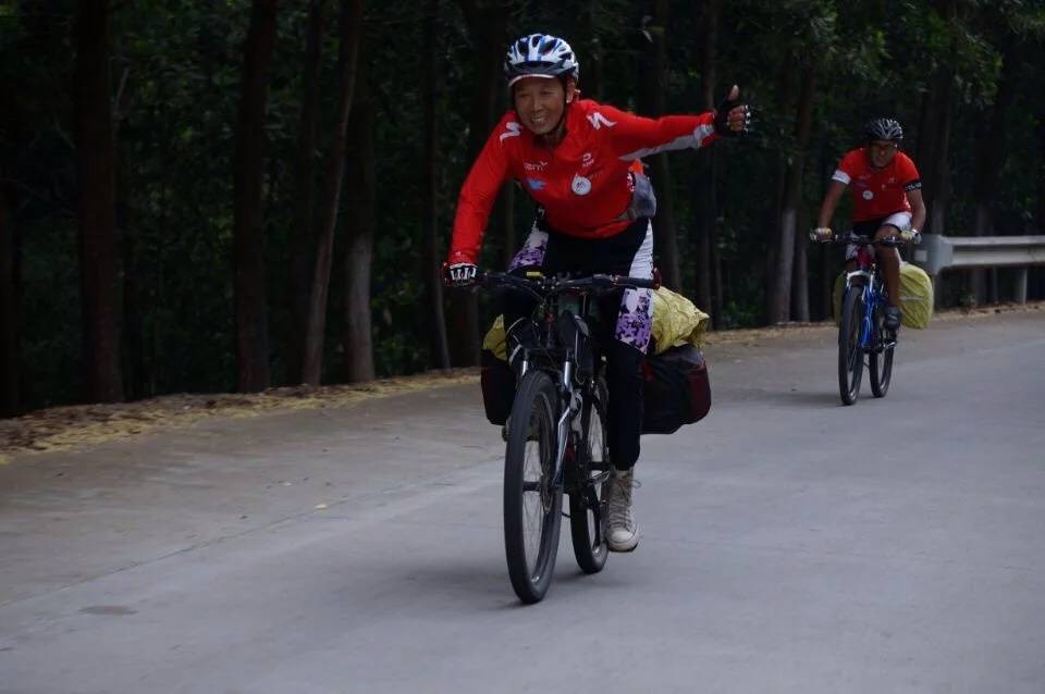 71岁奶奶获健美比赛冠军:被儿媳夸偶像<strong></p>
<p>外围虚拟币</strong>,无视“老了就在家等死”的言论