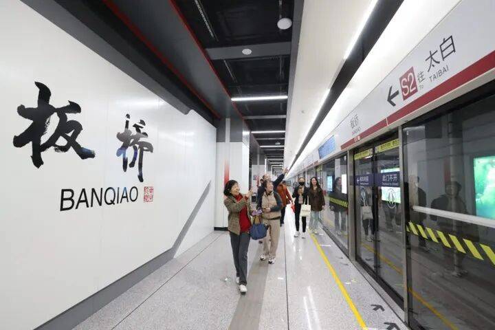 南京首条跨省地铁开通！乘客说：“我坐地铁不去哪里<strong></p>
<p>币印度虚拟</strong>，就是高兴！”